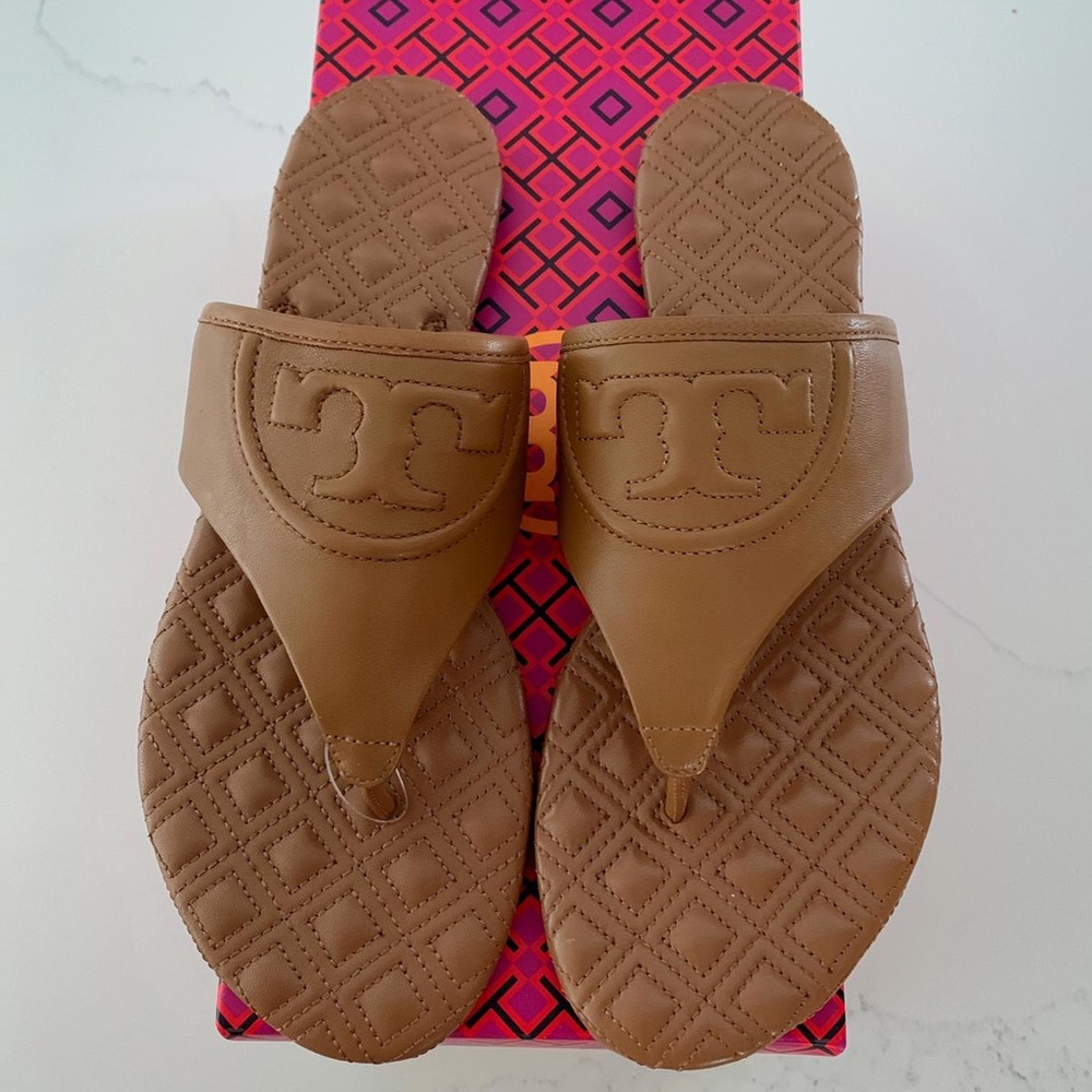 NIB 🔥 Tory Burch Fleming Flat Thong tan sz 8
